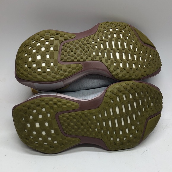 Womens Nike ZoomXInvincible Run FK 3 FN7997-005 Wide Tried on Without Box sz 6.5 - Picture 6 of 10